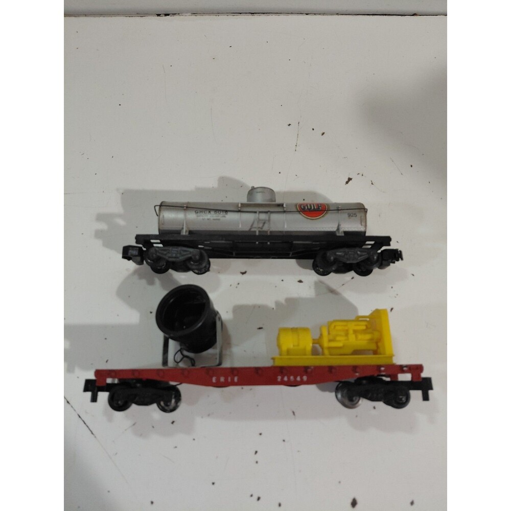 2 American Flyer S Gauge Model Railroad Freight Car Gulf Tanker Erie Searchlight